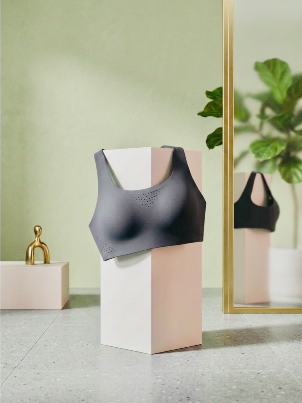 Victoria's Secret Featherweight Max Sports Bra VSX 36DD High Impact
Seamless Bra